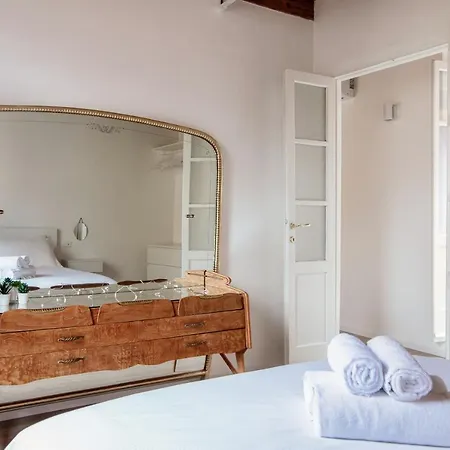 Silvia House - The House Of Travelers