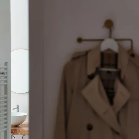 Silvia House - The House Of Travelers * Como