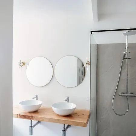 Silvia House - The House Of Travelers アパート