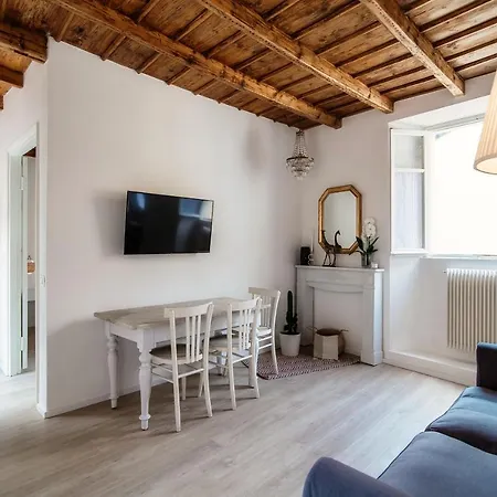 Silvia House - The House Of Travelers Apartamento *